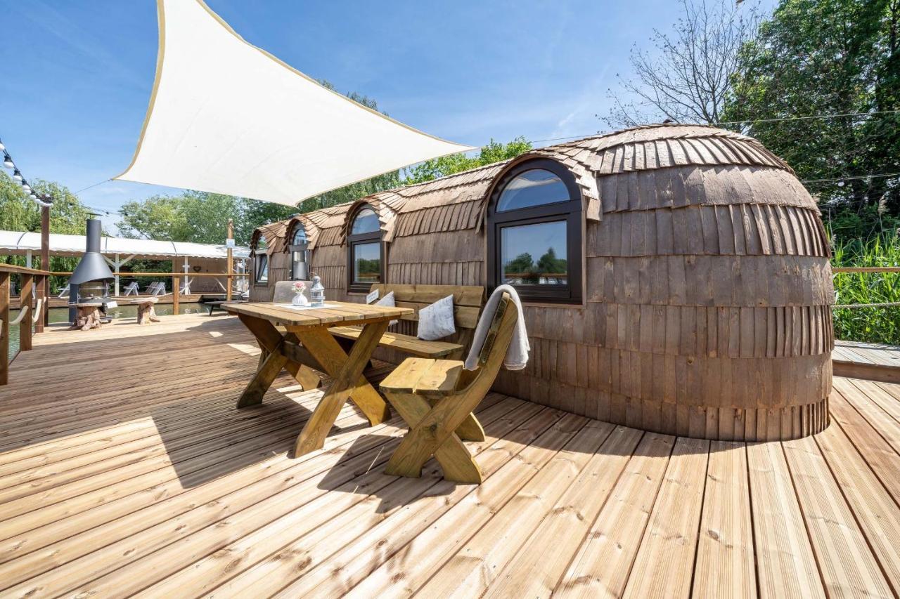 Lieblingsplatz - Schwimmendes Iglu Botel Elbe-Parey