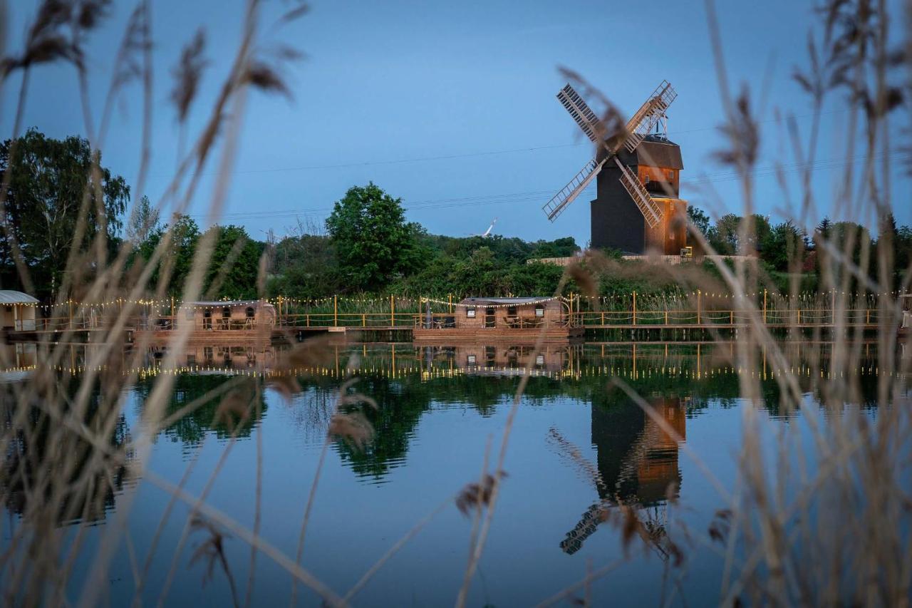 Botel Lieblingsplatz - Schwimmendes Iglu *