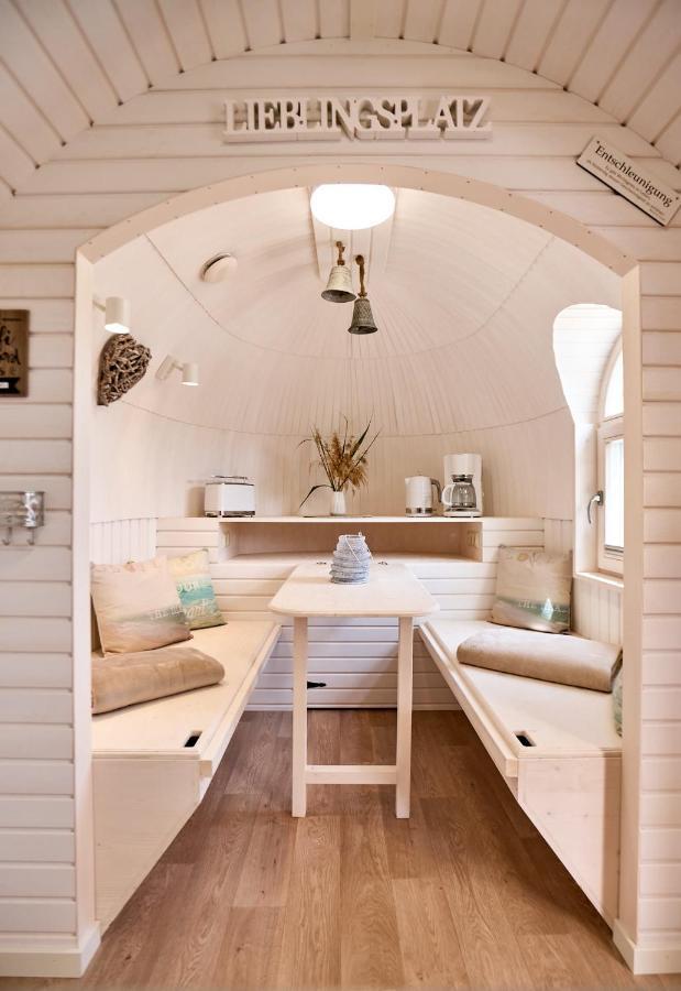 Lieblingsplatz - Schwimmendes Iglu Botel *