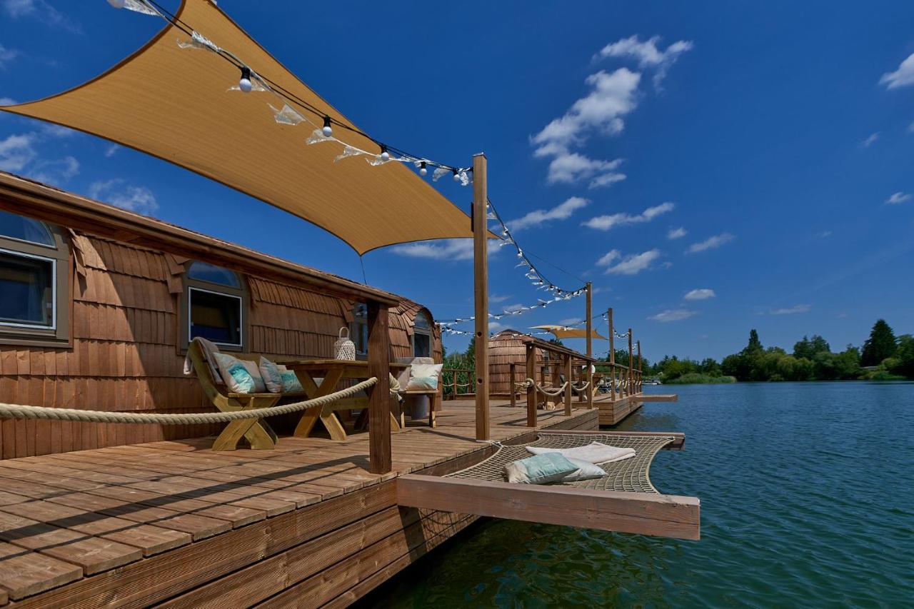 Botel Lieblingsplatz - Schwimmendes Iglu *